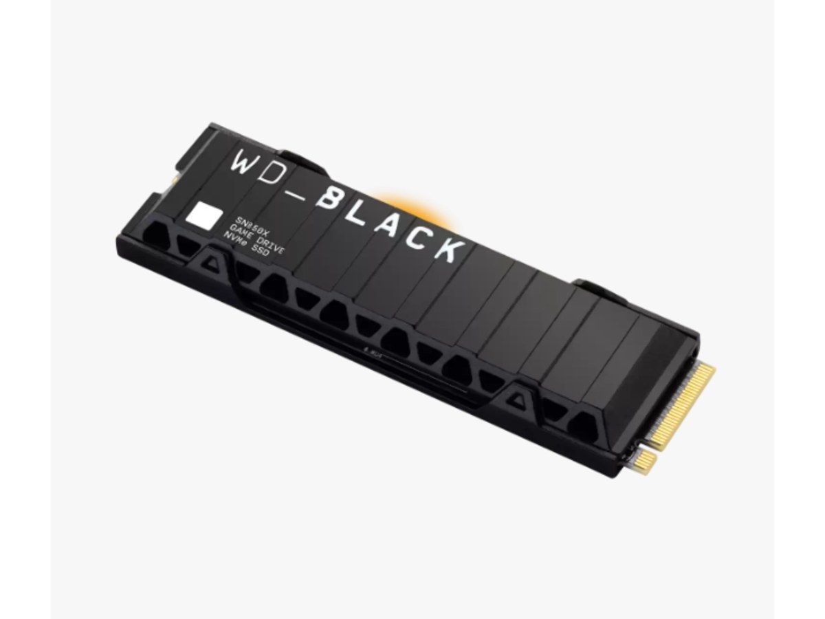 WD_BLACK SN850X NVMe SSD 1TB (WDS100T2XHE-00BCA0) 配備散熱片